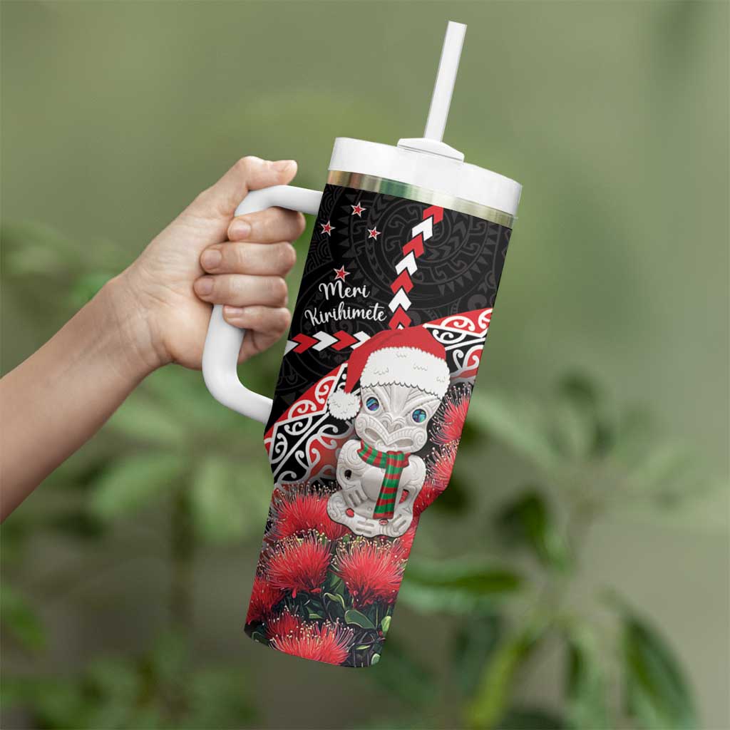 New Zealand Christmas Meri Kirihimete Santa Hei Tiki Pohutukawa Custom Stanley Cup 40 oz 30 oz Tumbler With HandleTVC2301358 - Image 3